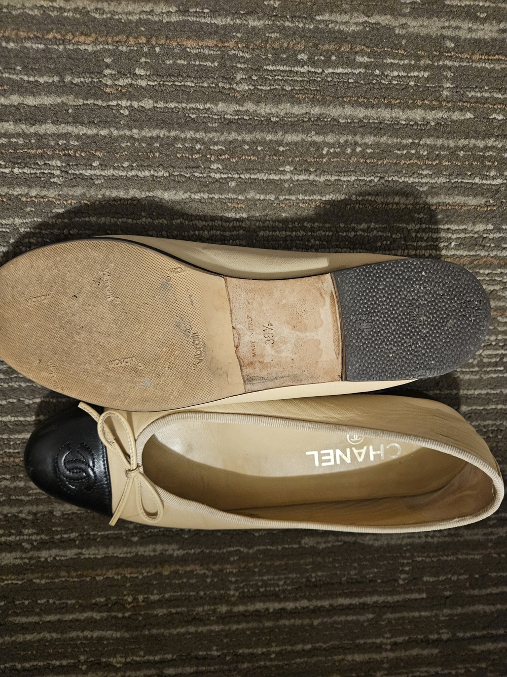 CHANEL Beige Leather Ballet Flats with Black Cap Toe and Bow 38.5 Like New - Picture 3 of 4